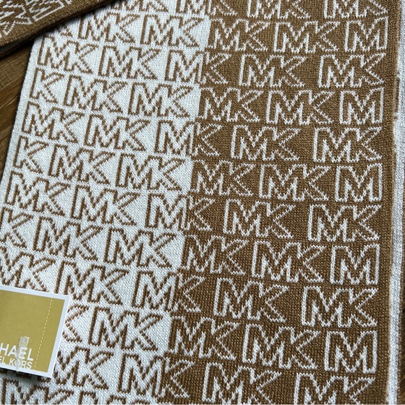 Nwt Michael Kors MK Print Tan White Scarf Ladies MSRP $58 - Picture 5 of 5